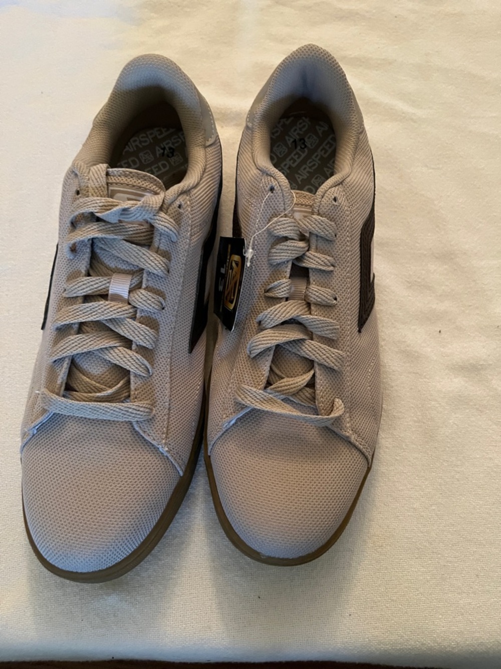 Shoes mens athletic size 11M man made materials Airspeed comfort sock laces